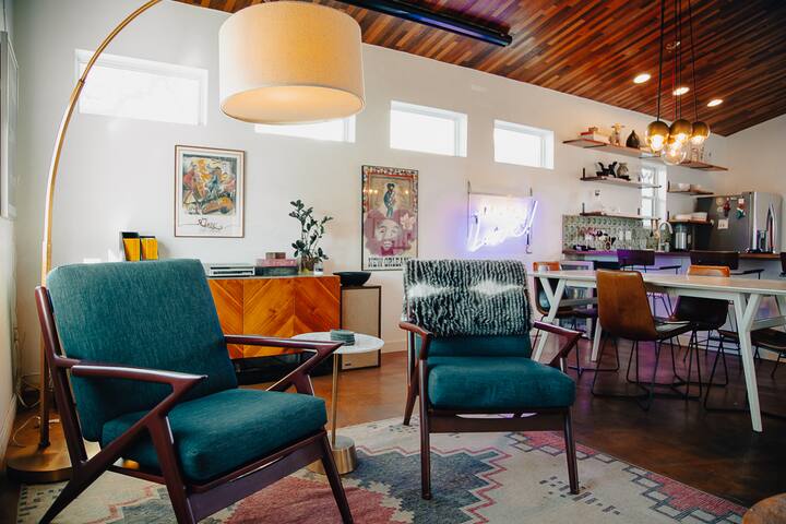 Hip Eastside Home Close to DT. Walk to everything! gallery image 2