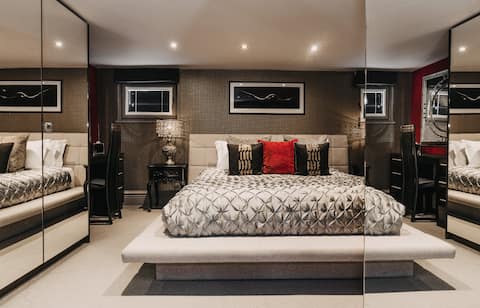 Square Townhouse, Hemsley Suite