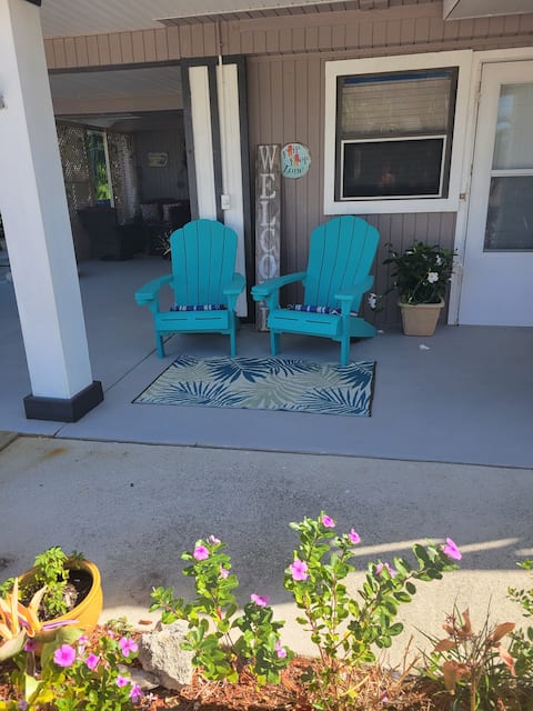 Top Airbnb: Island Castaway--Free Kayaks in St. James City