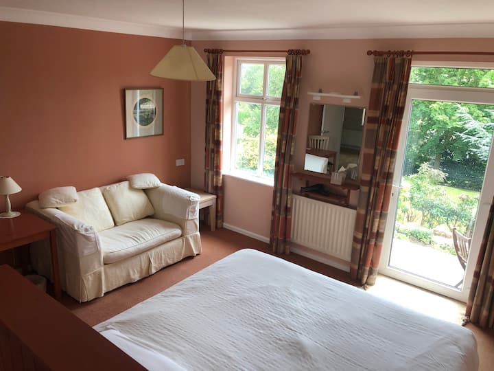 4号卧室超级加大双人床或两张单人床，预订时可申请。