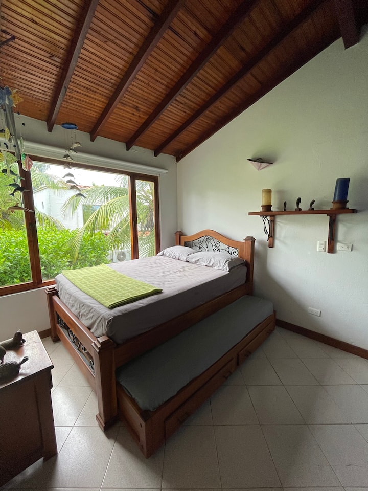 Стая на втория етаж с две двойни легла за 4 - ма възрастни, оборудвана с климатик, съблекалня и самостоятелна баня 
