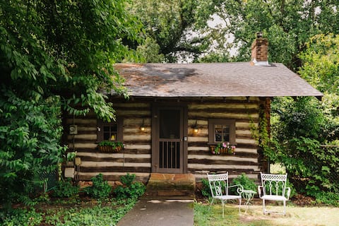 Historic 19th Century Cabin/Guest House