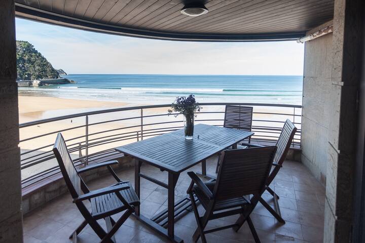 Duplex céntrico en primera línea de playa.