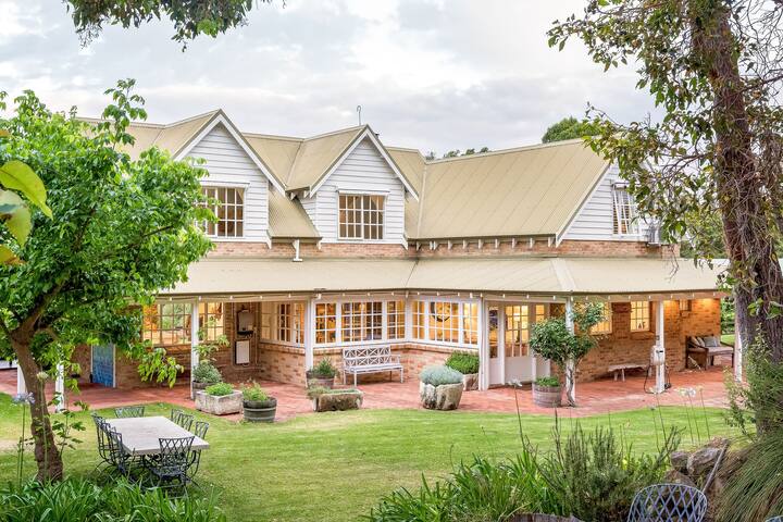 Elanora: Gorgeous Country Home by the Beach