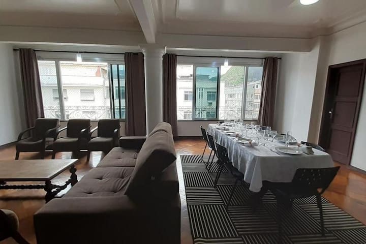 Seu Lar em Copacabana Ap Gigante p/ Grandes Grupos