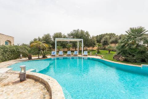Farmhouse with private pool and indoor jacuzzi