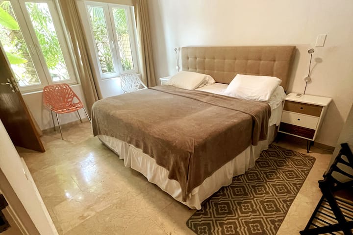 Prízemná spálňa s vlastnou kúpeľňou