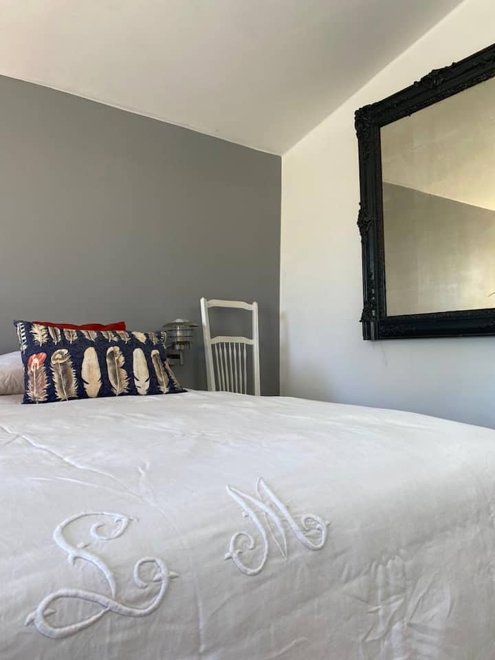 Bed 180/200. Bedroom on the ground floor .