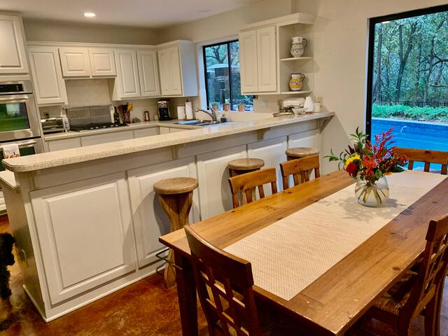 Home Close to Downtown ATX with a Pool! gallery image 2