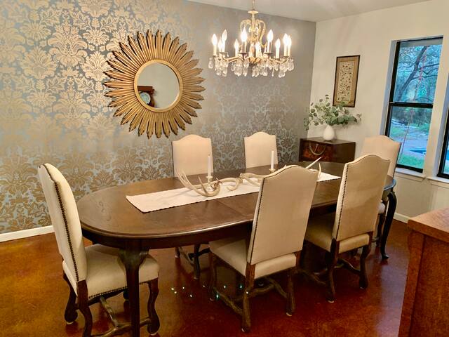 Home Close to Downtown ATX with a Pool! gallery image 3