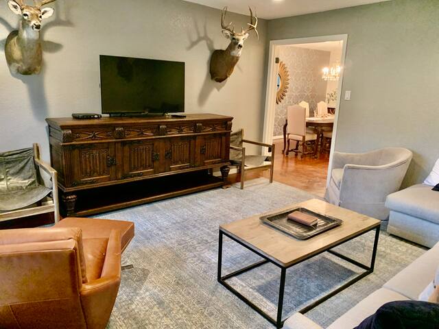 Home Close to Downtown ATX with a Pool! gallery image 5