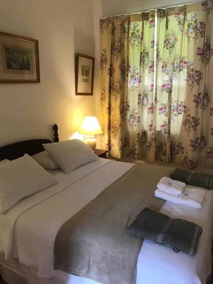 Suite 7 - Dormitorio doble con cama individual