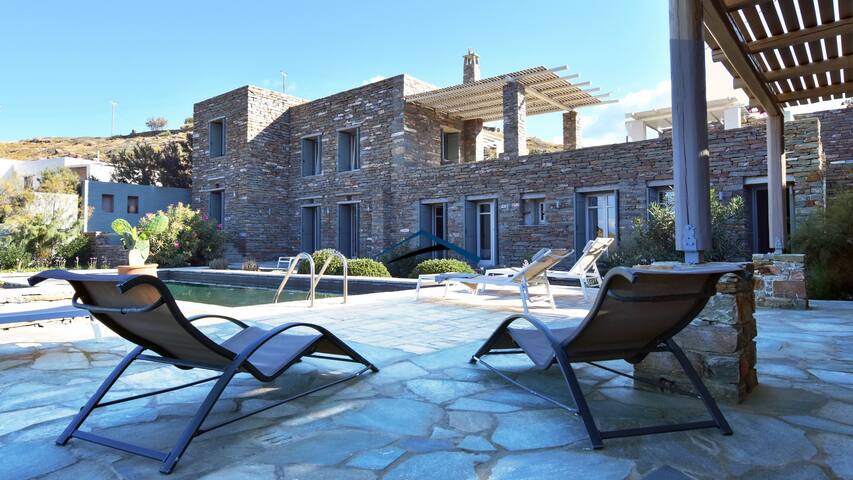 Traditional stone villa with a swimming pool. gallery image 5