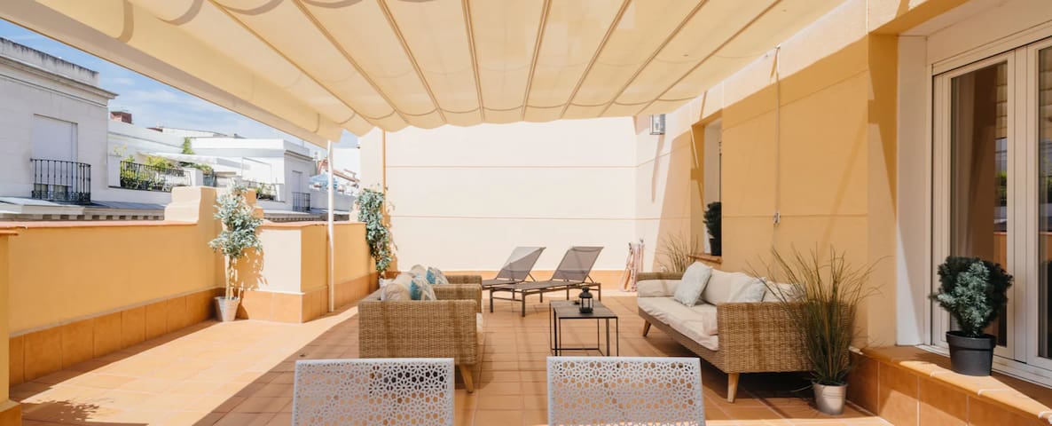 PENTHOUSE 4 BR, 4 BA & 60M2 TERRACE