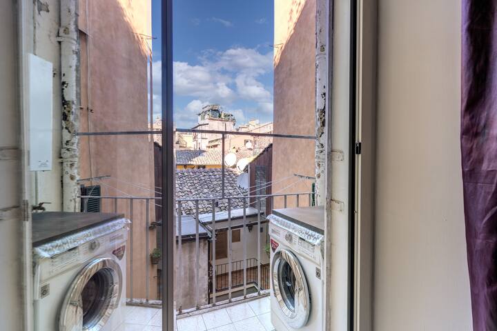 Stylish and Elegant Home in the Heart of Rome gallery image 4