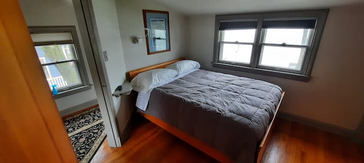 Eerste verdieping slaapkamer met twee eenpersoonsbedden