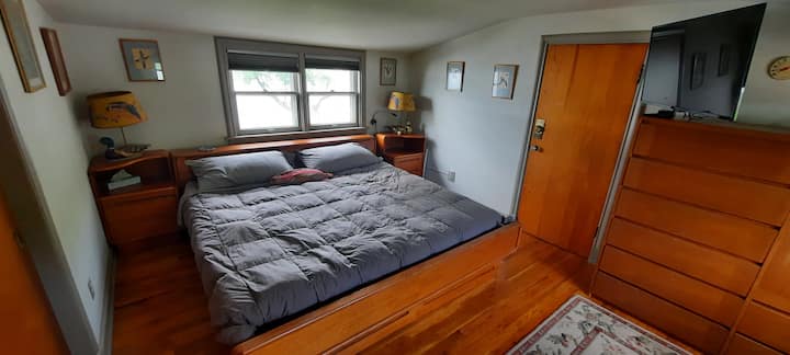 Master Bedroom op de tweede verdieping 
Kingsize bed