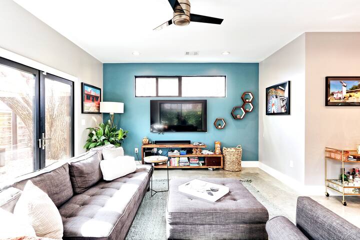 Skyline Views from Three Level Home in East Austin gallery image 2