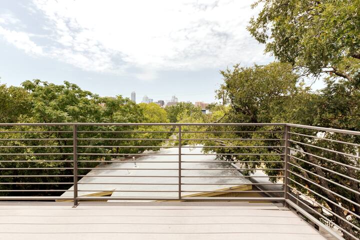 Skyline Views from Three Level Home in East Austin gallery image 3