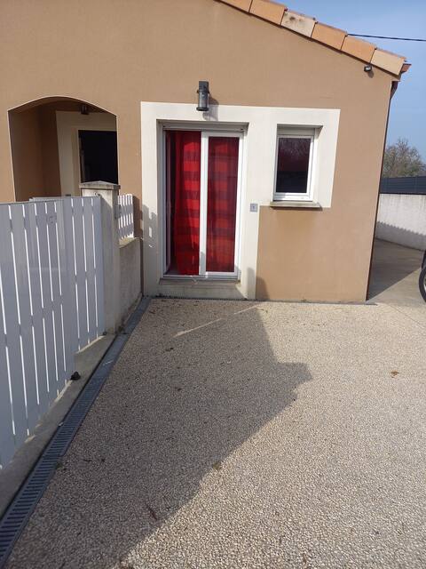 studio in house private entrance