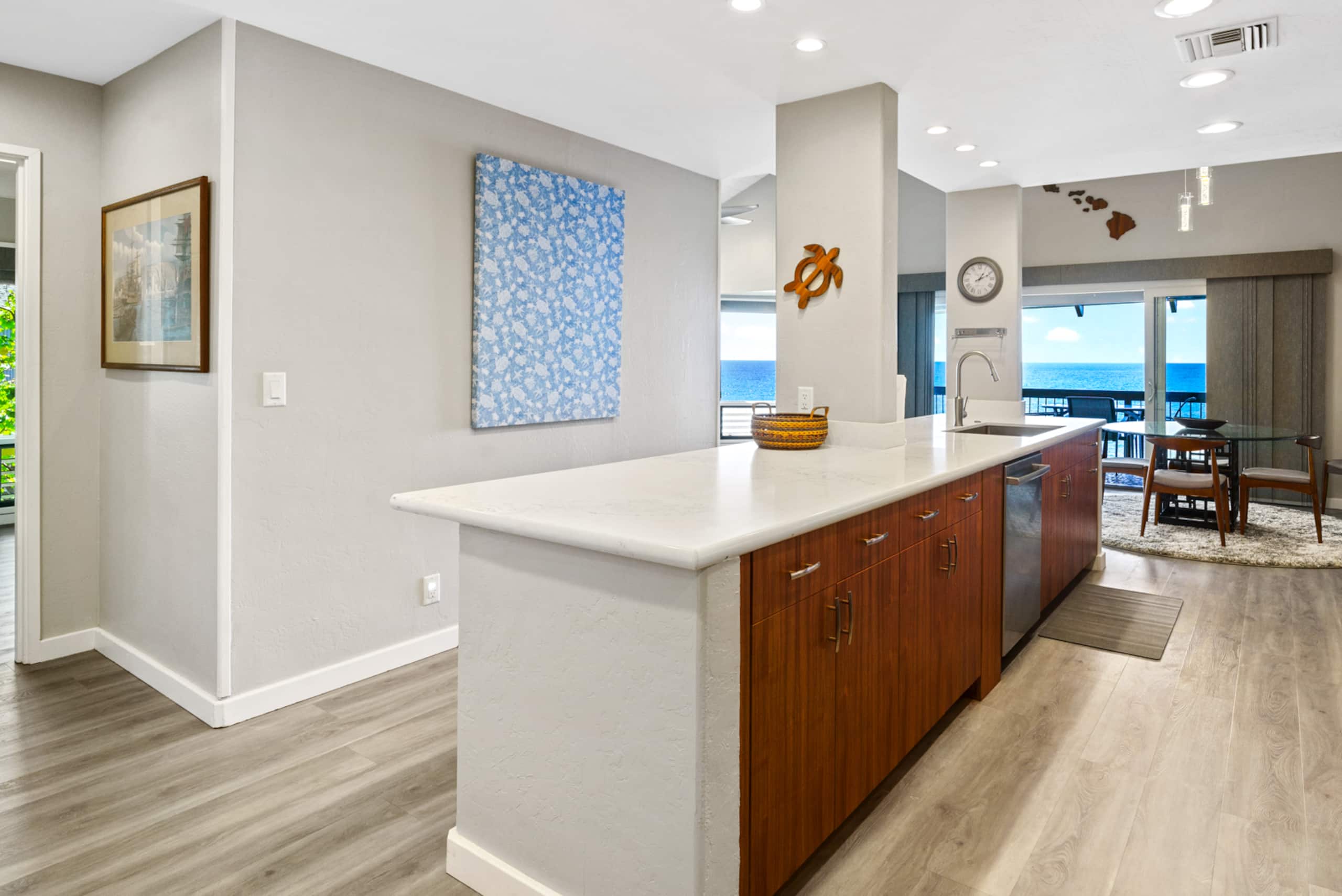 Condo in KAILUA-KONA · ★4.7 · 2 bedrooms · 3 beds · 2 baths - Image 11