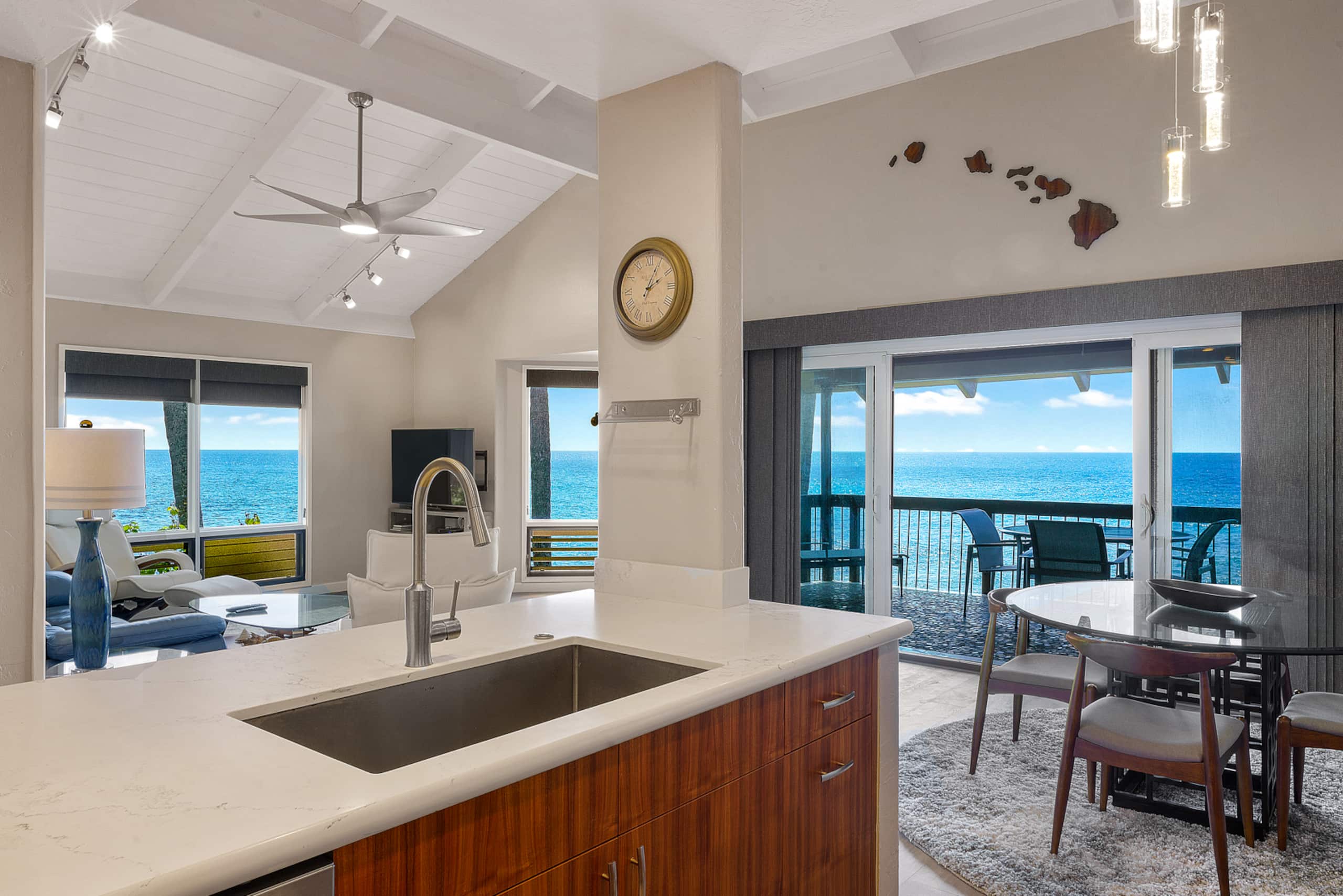 Condo in KAILUA-KONA · ★4.7 · 2 bedrooms · 3 beds · 2 baths - Image 10