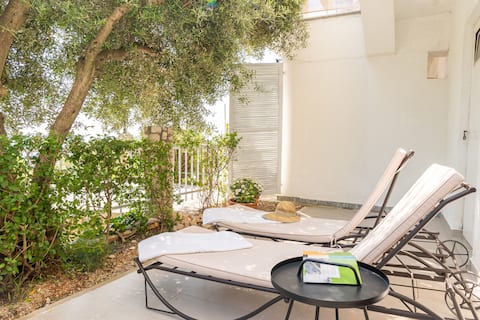 Popular Airbnb listing: Apartment close to the beach, pets welcome in Gora Glušići