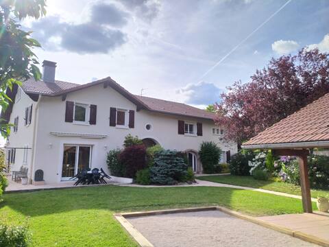 Large cottage in St Etienne les Rt, for 14 people