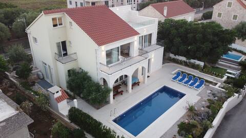 Villa Gabrijela - Luxury Croatian Seaside Villa