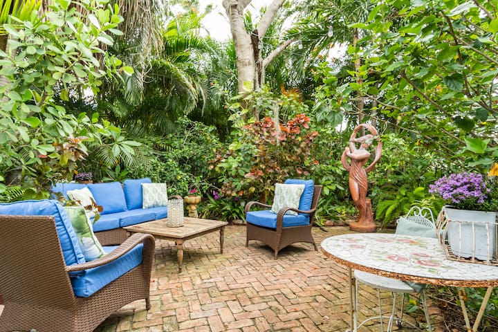 The Garden Suite at the Historic Chateau Bleu