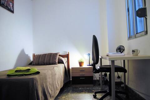 Private-room close to Beach in Valencia!