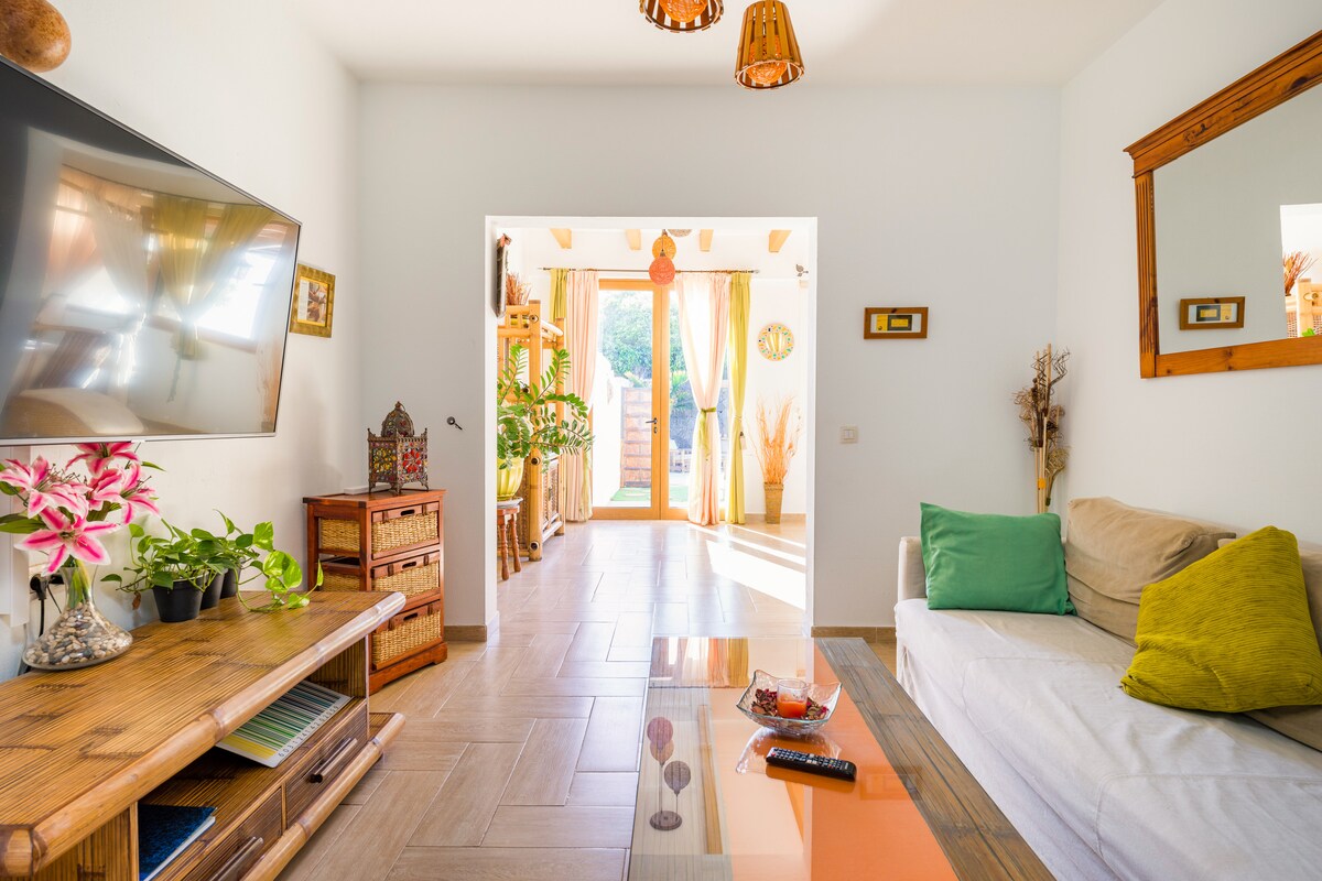 Successful Airbnb property: Villa La Isla by rentaholidayslanzatote. in Yaiza