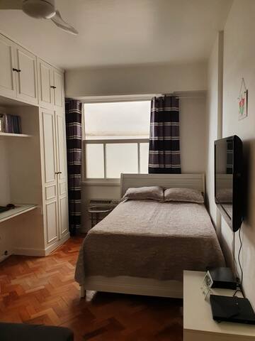 Comfortable, silent, 2 minutes from the beach! gallery image 4