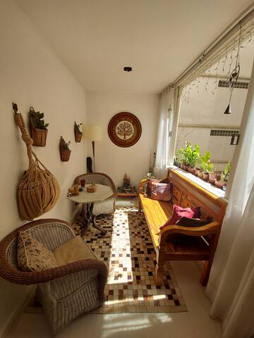 Comfortable, silent, 2 minutes from the beach! gallery image 3