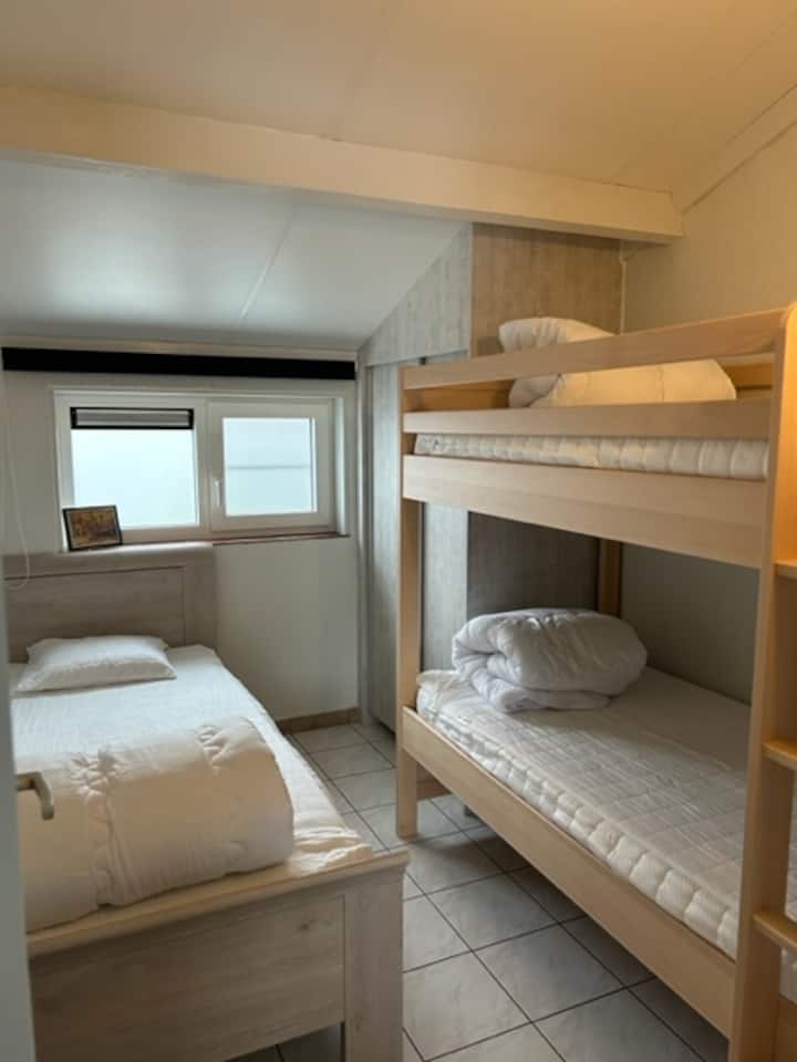 2nd bedroom with single bed and bunk bed