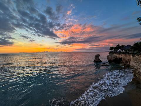 Seaside Bliss: Panoramic 300° Views & Private Pool
