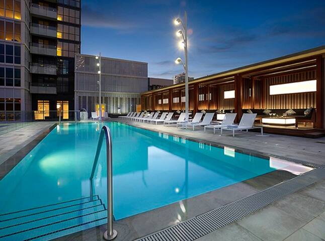 Large Downtown Condo – 3 BR + 2BA + Free Parking! gallery image 5