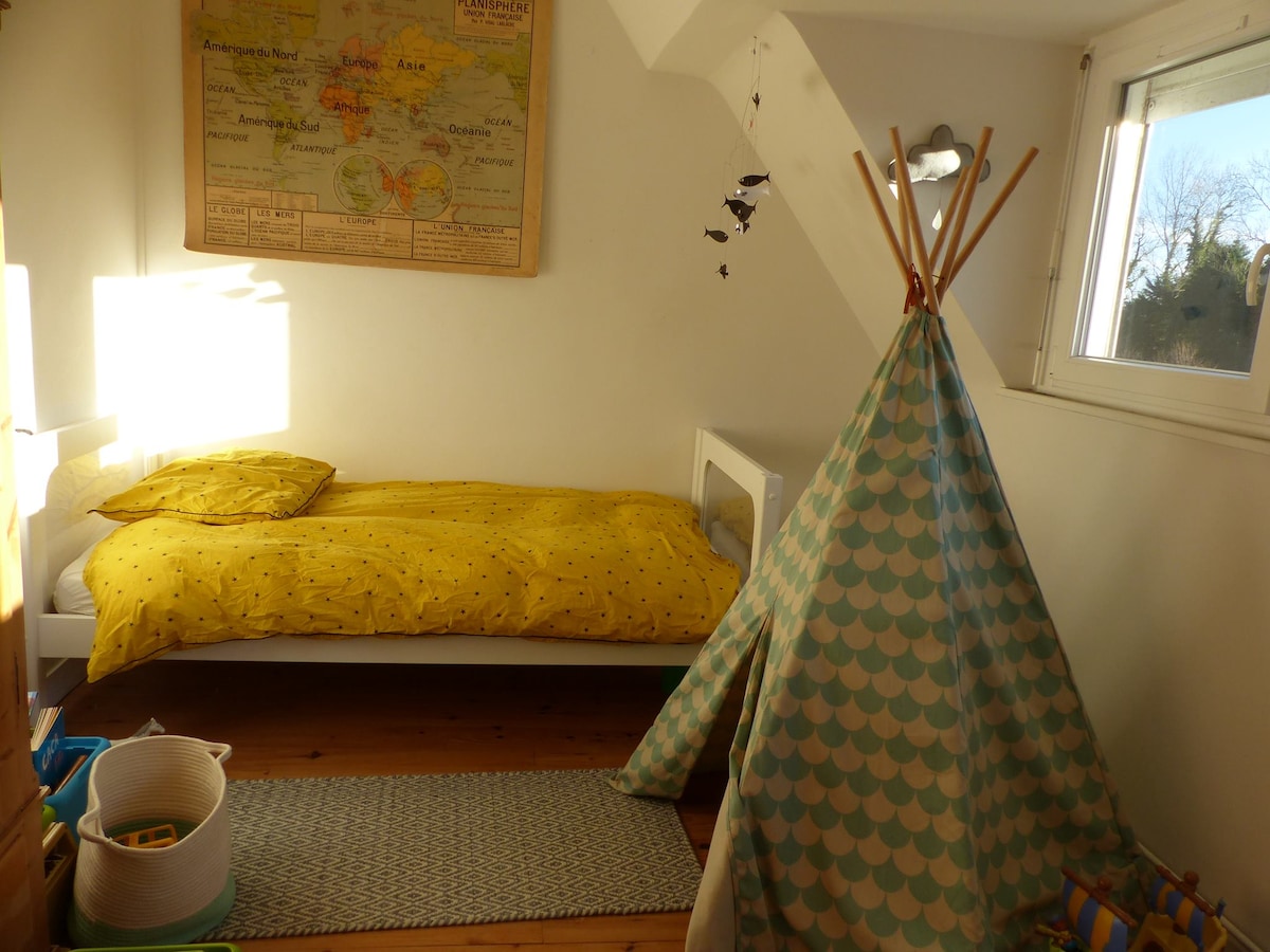 Спална соба2 со кревет 90 x 190