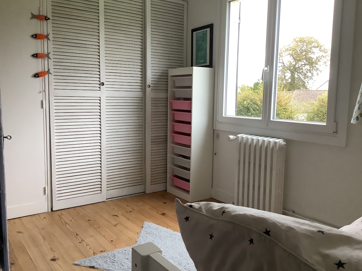 Спална соба: 3 со единечен кревет + 1 кревет во фиока