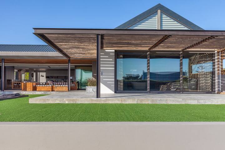 Modern Noordhoek gallery image 2