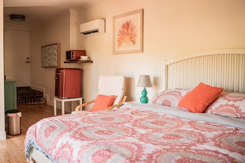 Popular Airbnb listing: Lowcountry Suite-Marsh view/near Downtown & Beach in James Island