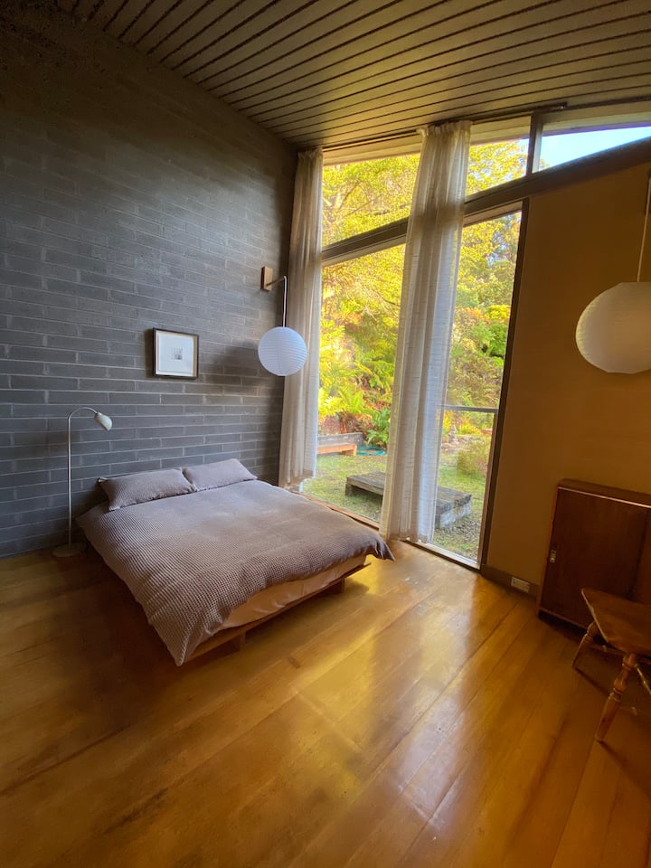 ห้องนอนชั้นบนทางเหนือ