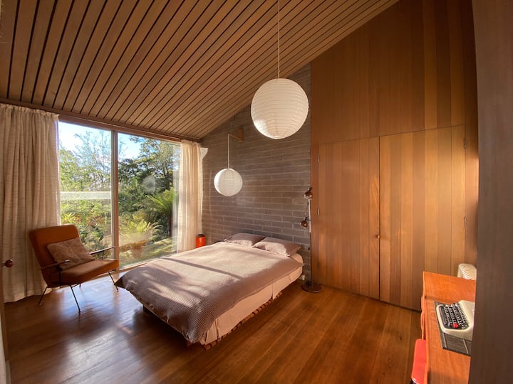 ห้องนอนชั้นล่าง