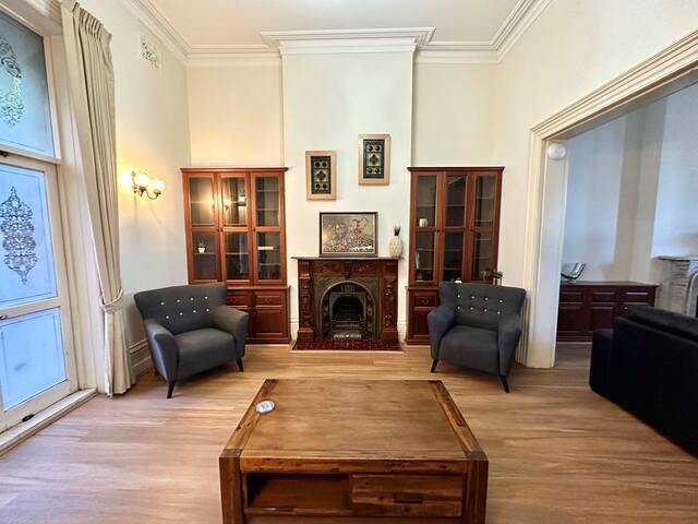 599Luxury – 2min Nth Melb – 10min QVM – Close CBD gallery image 4