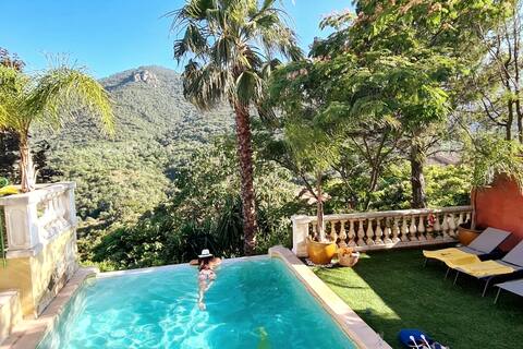 Overlooking View of the Esterel and Private Pool