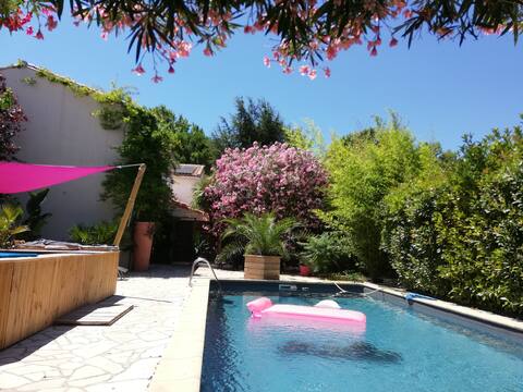 "la VILLA GRIMAUDE", with AIR CONDITIONING, SWIMMING POOL, and JACUZZI