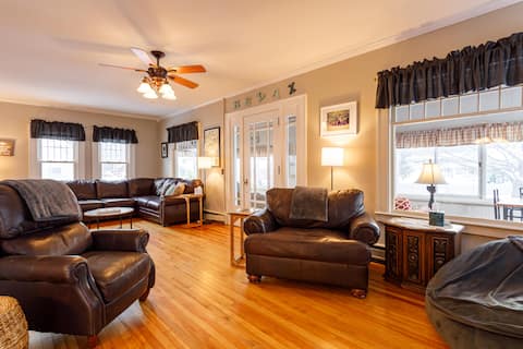 Trailhead Getaway! Park your car for the weekend!