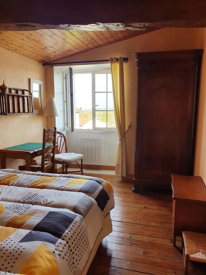 طابق. سرير غرفة النوم 140