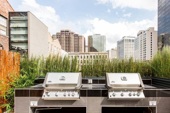 Poolside 4BR/4BA w Hot Tubs, Grill Near French Qtr gallery image 4