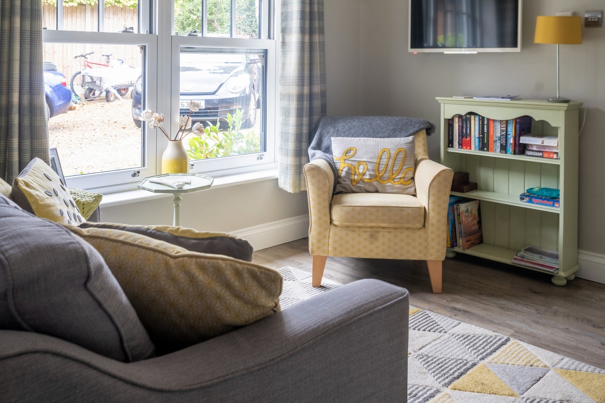 Popular Airbnb listing: Secret Mersea Retreat•Stylish Coastal Hideaway in Colchester